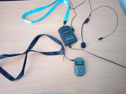 Радиокласс 1+2 - это удобное современное устройство для организации обучения студентов с нарушениями слуха. Применяется  для проведения занятий в аудиториях, в спортзале.